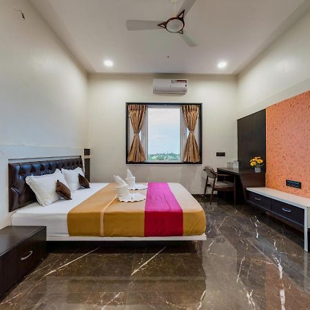 Hotel Chandradeep Regency Dhule エクステリア 写真