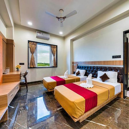 Hotel Chandradeep Regency Dhule エクステリア 写真