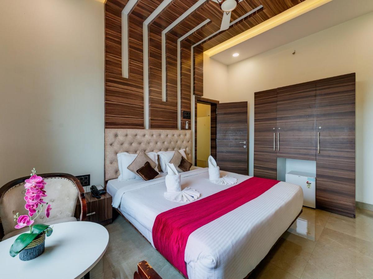 Hotel Chandradeep Regency Dhule エクステリア 写真