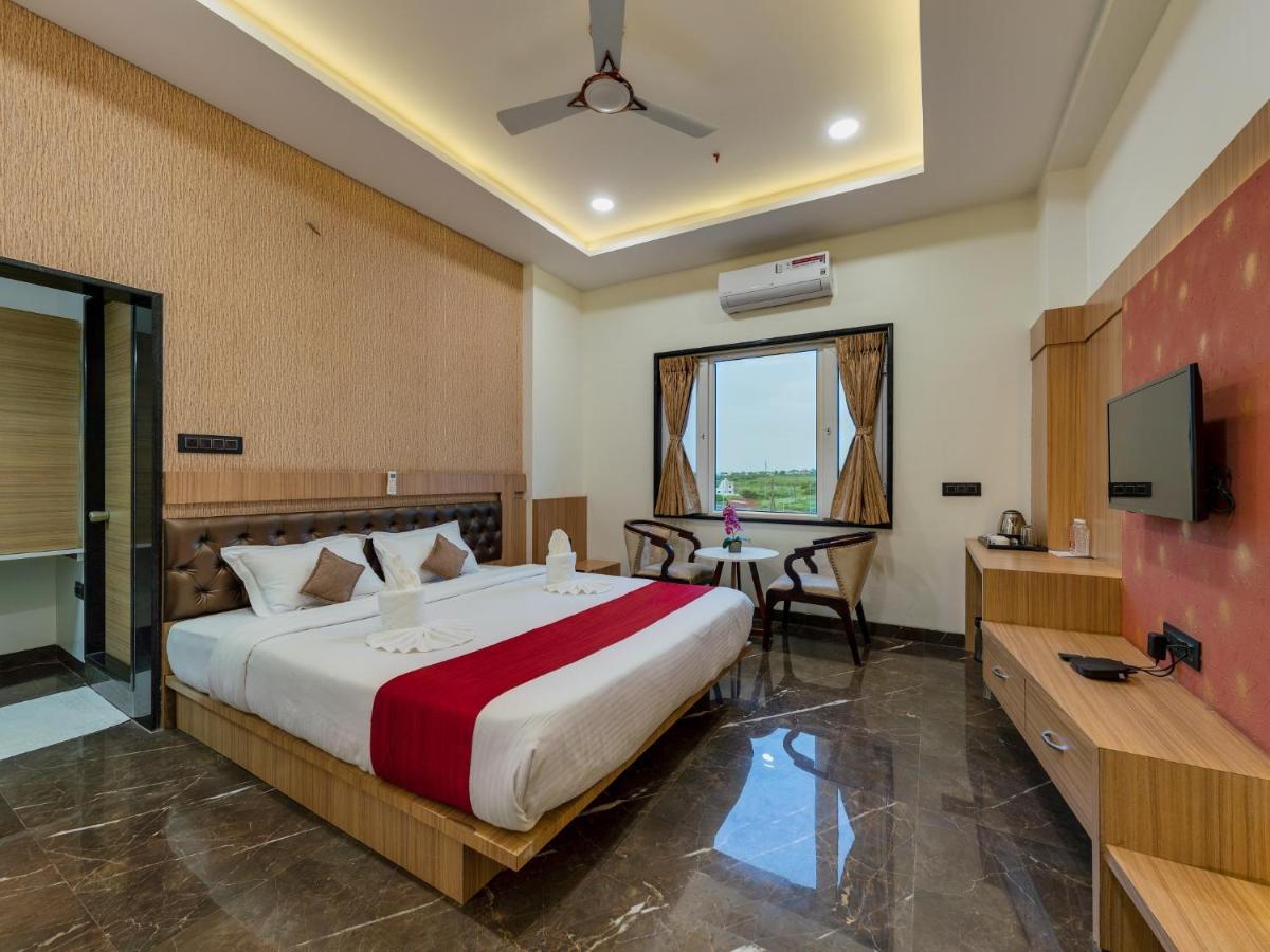 Hotel Chandradeep Regency Dhule エクステリア 写真