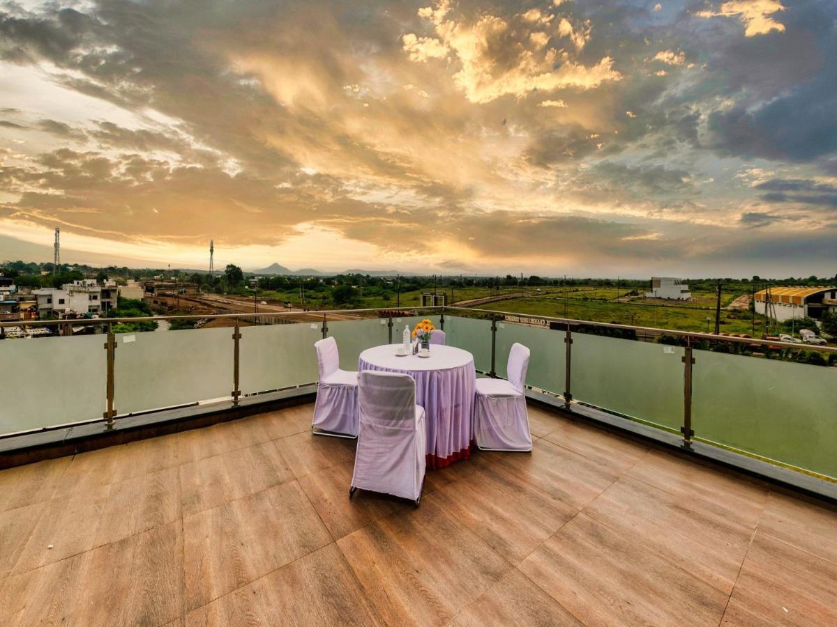 Hotel Chandradeep Regency Dhule エクステリア 写真