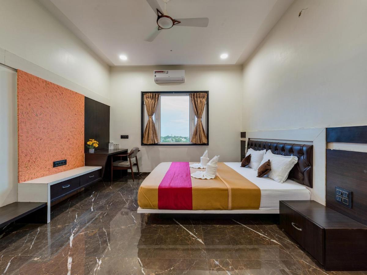 Hotel Chandradeep Regency Dhule エクステリア 写真