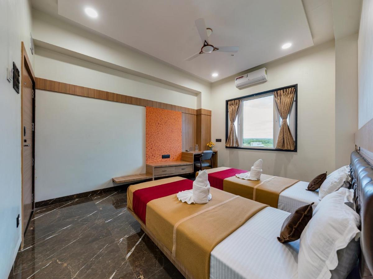 Hotel Chandradeep Regency Dhule エクステリア 写真