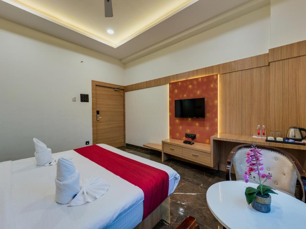Hotel Chandradeep Regency Dhule エクステリア 写真