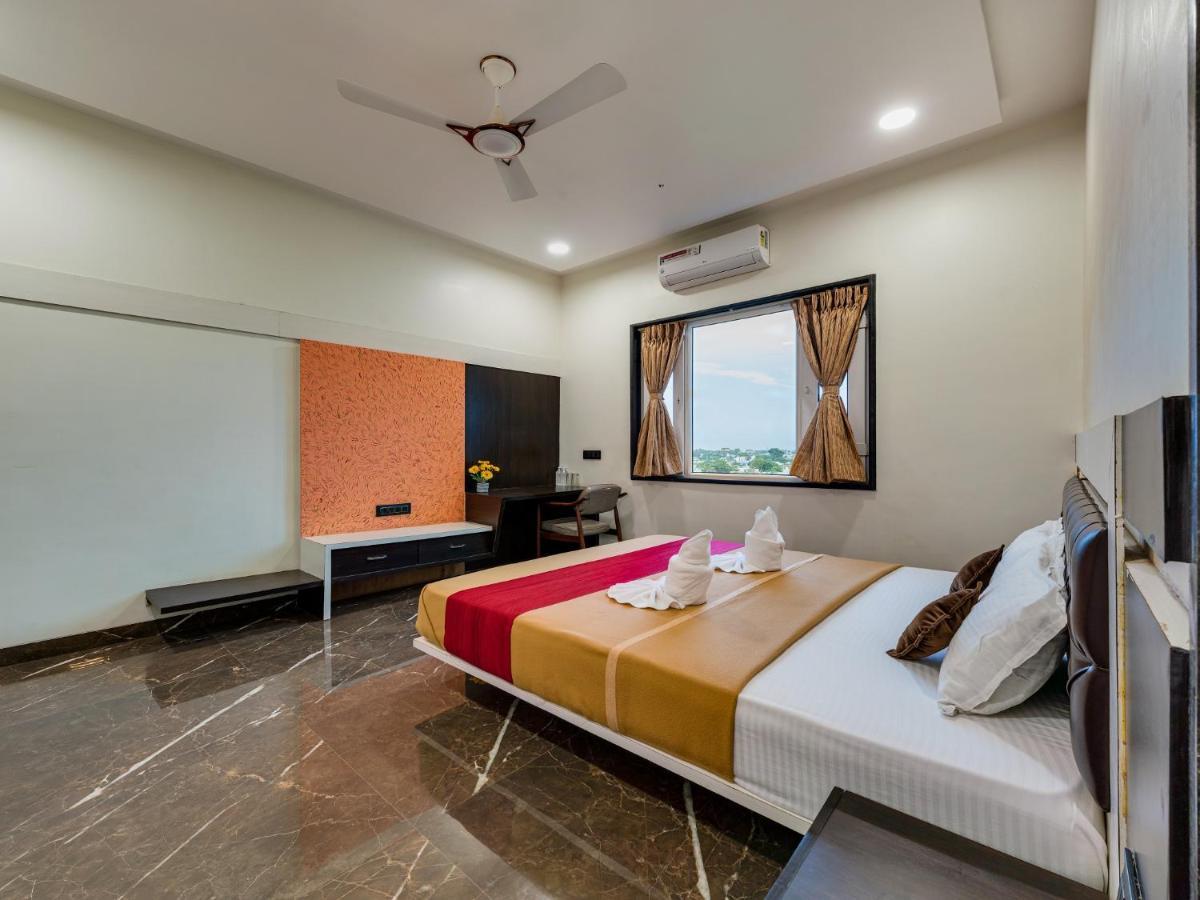 Hotel Chandradeep Regency Dhule エクステリア 写真