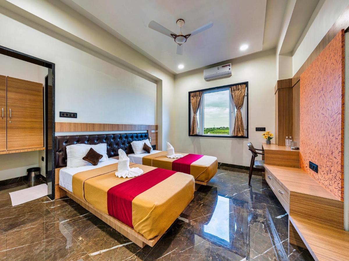 Hotel Chandradeep Regency Dhule エクステリア 写真