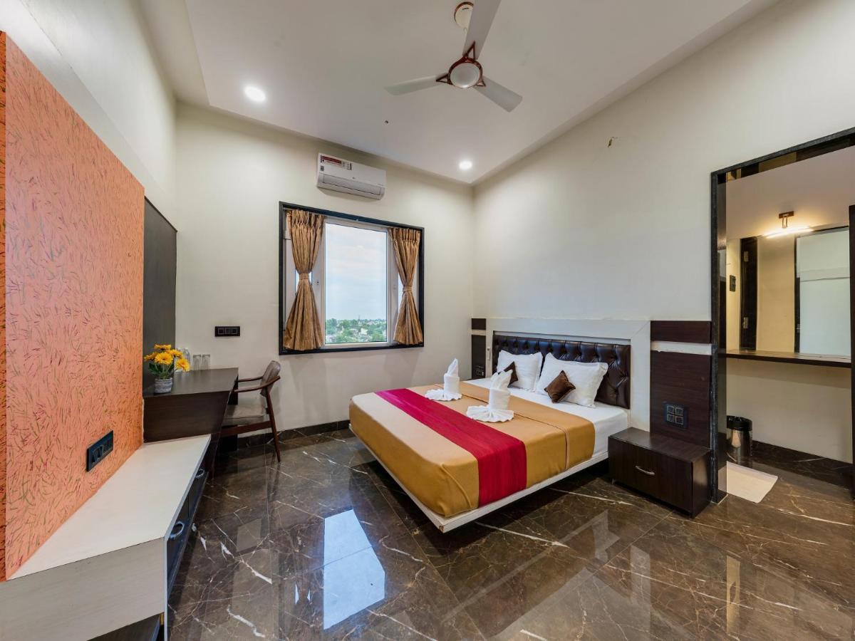 Hotel Chandradeep Regency Dhule エクステリア 写真