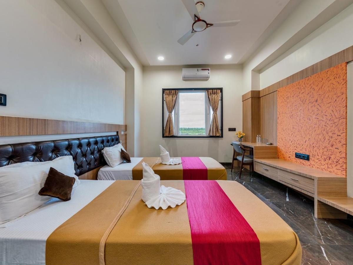 Hotel Chandradeep Regency Dhule エクステリア 写真
