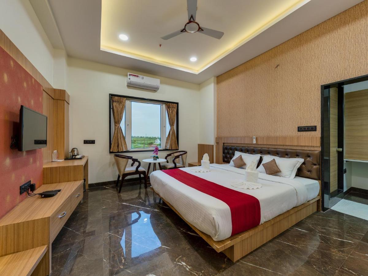 Hotel Chandradeep Regency Dhule エクステリア 写真
