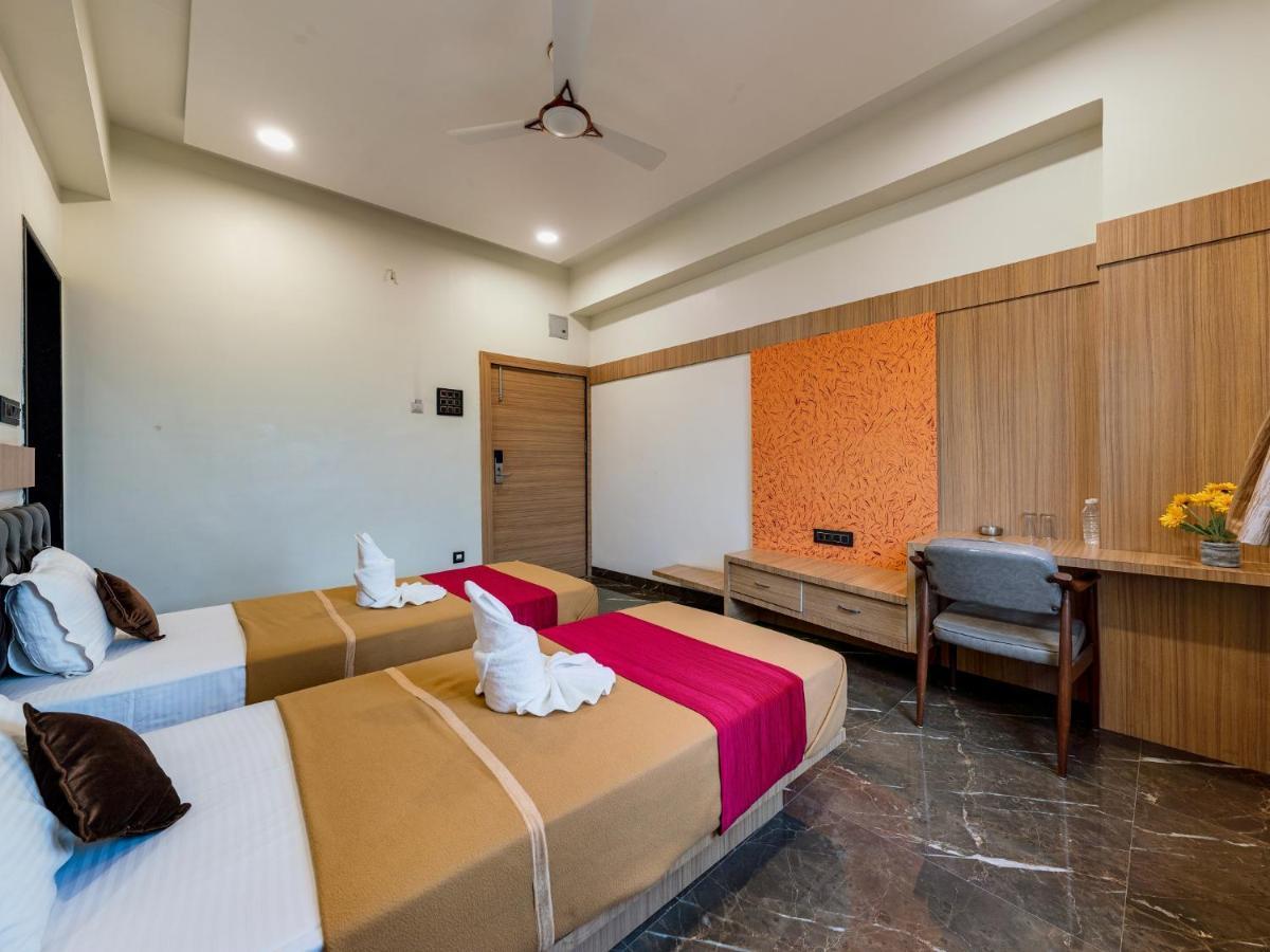 Hotel Chandradeep Regency Dhule エクステリア 写真